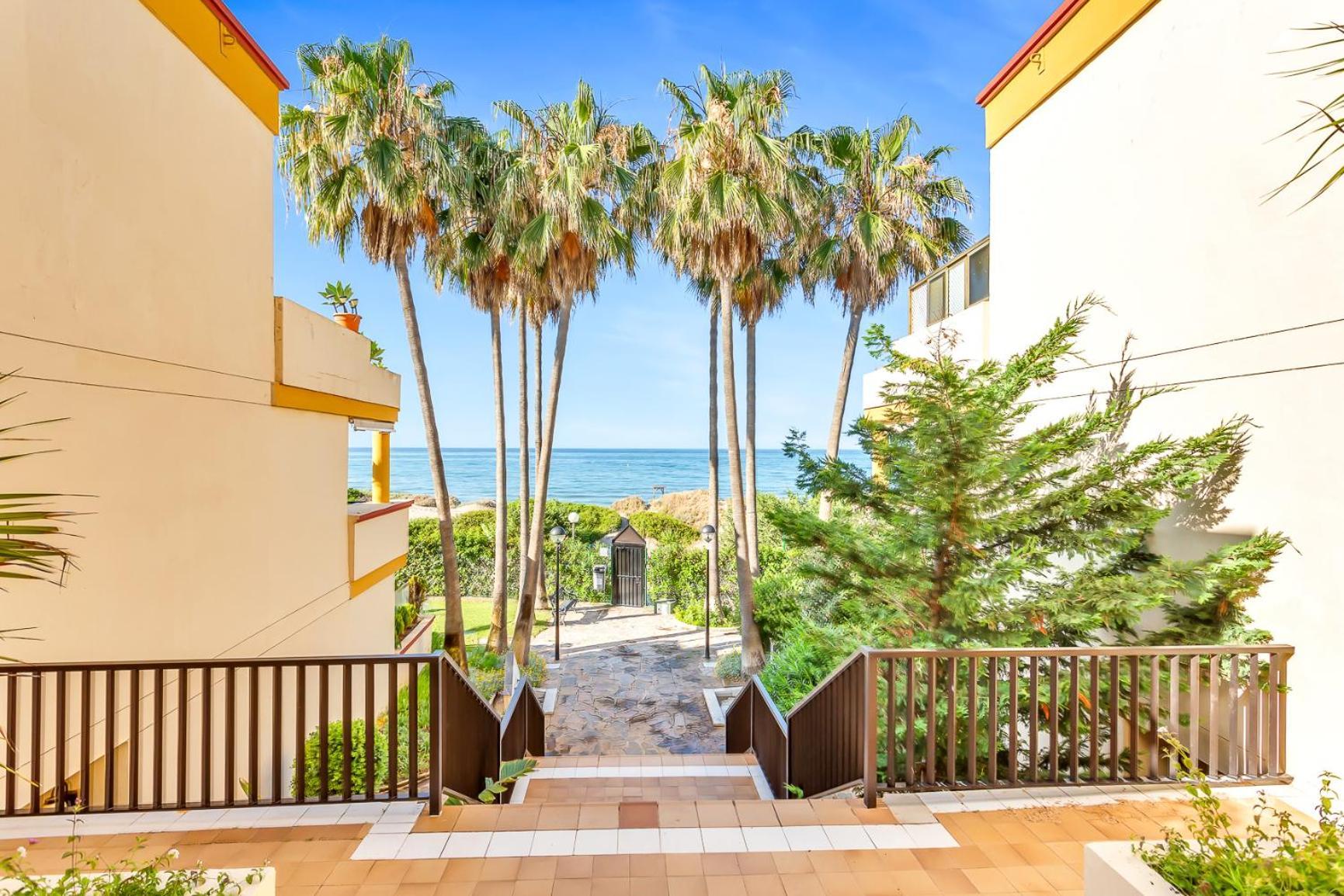 Modern Beach Apartment Romana Playa 723 In Marbella, Elviria Exteriér fotografie
